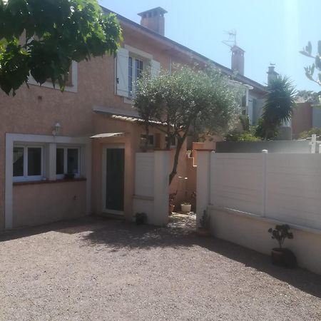 Appartement Sur le quai de port fréjus Extérieur photo