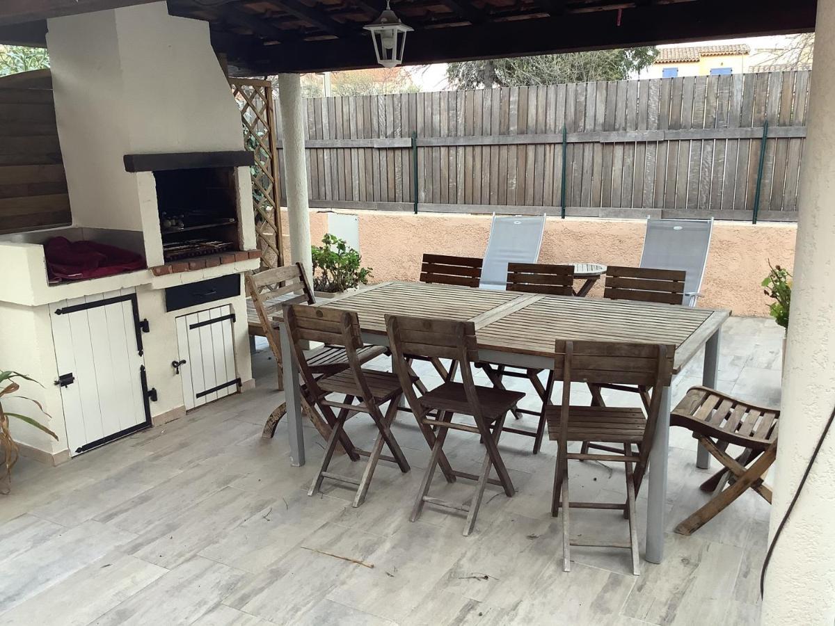 Appartement Sur le quai de port fréjus Extérieur photo